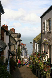 Schmale, steile Gasse im Bilderbuchdorf Clovelly ©My own Travel