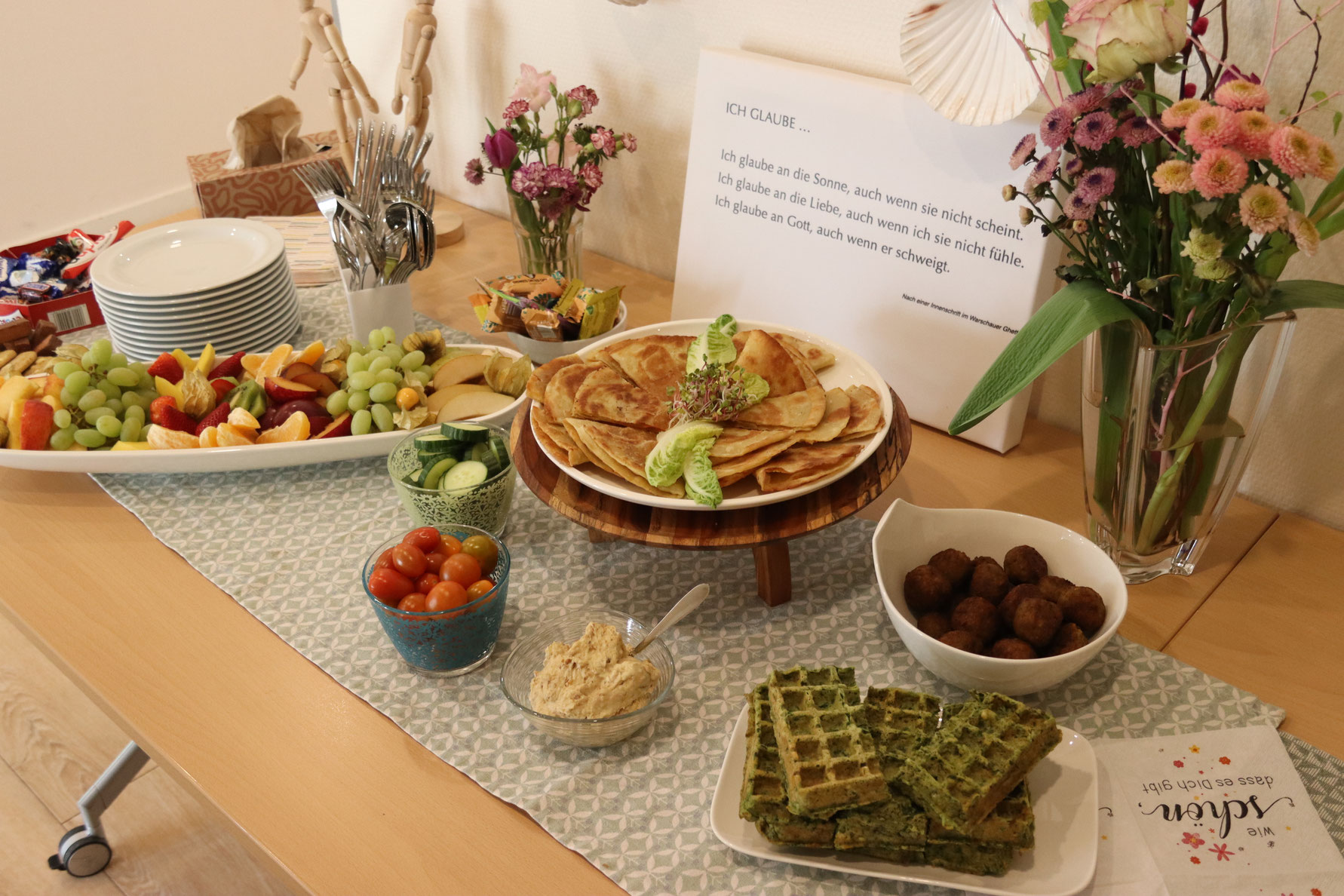 LOSLASSEN AUFSTELLUNGEN - Gemeinsames Buffet - Lebendigkeit und gelebte Gemeinschaft