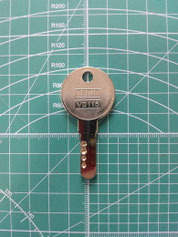 YKK-WEST戸先錠鍵製作5