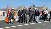 Das Team aufkleben.de-Motorsport powered by NC2 Racing in der Startaufstellung zum 4-stündigen NLS-Rennen