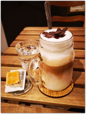 Latte Macchiato im Luckymonkey in Aarau