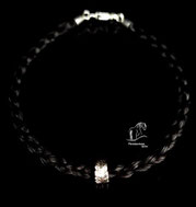 Pferdehaararmband mit kleiner Perle in Federoptik Durchmesser der Flechtung ca. 4mm