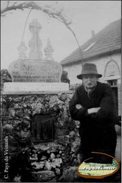 Justin Croutes devant sa grotte (vers 1935), village de Las Planques, commune de Labesserette. Coll. Monier.