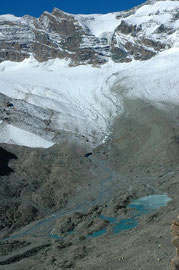 ヘルンリ稜から見るテオドール氷河。