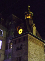 モラ広場の時計塔。