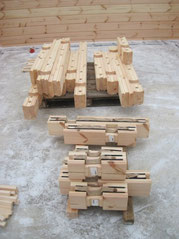 Nuestras casas de madera maciza laminada finlandesa, son de alta calidad y de un bajo consumo energético. Realizamos bioconstrucciones como material principal que utilizamos es la madera de pino rojo finlandés. material aislante utilizado natural...