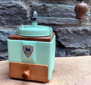Le moulin à café en plastique Peugeot Frères 