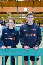 Malin Böhl (l.) und Elias Connor Dickel (beide VfL Bad Berleburg) hielten bei den Westfälischen U-16-Hallenmeisterschaften in Paderborn die Fahne der LG Wittgenstein hoch.