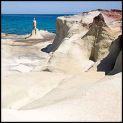 Weiße Felsen auf der Kykladeninsel Milos