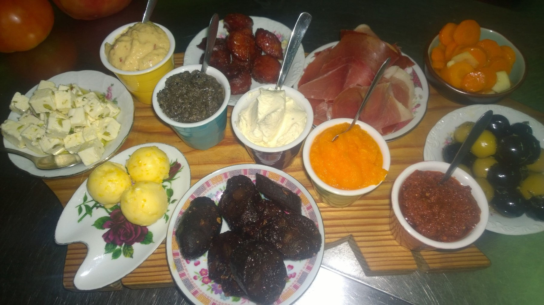 Tapas kookles, tapas, koken, leren koken, petisco, olijven, kaas, ham, chourico, kookschool algarve, kulinarium academie, martins kulinarium, carvoeiro, lagoa, algarve, portugal, voorgerechten,