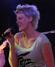 Simone Schuh, Gesang