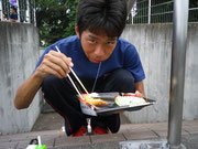 お弁当をしっかり食べてエネルギー補給!