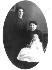 Baby Fritz oder Martin mit Großmutter Bina und Mutter Hulda Steinberger