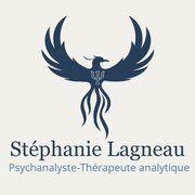 Logo représentant un phenix les ailes déployées, symbolysant ainsi le symbole de la psychologie. Sur le poitrail du phénix, il y a symbole psy.