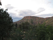 Blick von der Ranch auf die Rocky Mountains