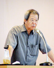 豊年祭行事の歴史と意義を語る石垣さん=八重山農林高校