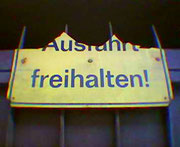 "UH" FREIHALTEN (c) De Toys, 6.3.2005