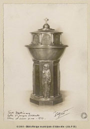 Vue d’ensemble des fonts baptismaux avec une note autographe de Jean Sgard