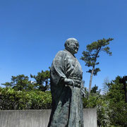 大磯城山公園内 吉田茂 像