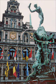 Antwerpen, Brabobrunnen, Rathaus