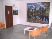 L' ingresso al disimpegno dalla sala d' attesa