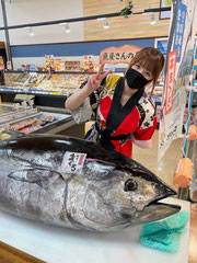 マグロの解体師　ＫＡОＲＩさん写真画像
