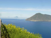 Vue de Lipari sur Salina, Filicudi et Alicudi