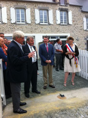 Les discours: Yves Michel, président de la communauté de communes, Erick Beaufils, Vice-Président du Conseil général et Mme Gisèle Alexandre, maire dynamique et opiniâtre!