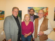 Zur Vernissage konnte Kultur-Mitte-Obmann jede Menge Prominenz und ein volles Haus begrüßen. Foto v.l.n.r.: GR Mag. Wolfgang Mahrer, Martha Platzer, GR Mag. Klaus Bergmaier, GR Franz Kral. Foto:zVg