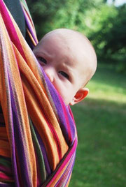 bébé porté en écharpe