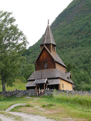 (Älteste Stabskirche Norwegens)