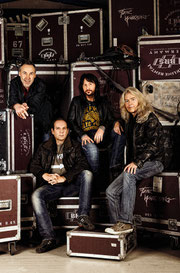 (v.l.n.r.) C.C. Behrens - drums / Helge Engelke - guitars / Tommy Heart - vocals / Ule W. Ritgen - bass