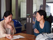いつもの物静かな口調で、熱い思いを語る新鋪さん(右) photo: Yukiko Kikuchi