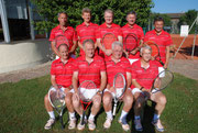sitzend v.l.: Helmut Pöppl. Franz Moosbauer, Hans Straubinger, Hans Ungnadner, stehend v.l.: Reinhard Osterholzer, Hermann Heuschneider, Karl Münichsdorfer, Reinhold Perkampus, Richard Detter, auf dem Bild fehlt – Heiner Ruhland