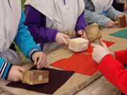 Animation médiévale artisan du cuir, chateau d'Eaucourt sur Somme, Picardie