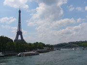 パリ・エッフェル塔とセーヌ河