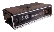 RADIO RELOJ RETRO MADERA / (REF: REL-012) / ARRIENDO: $10.000 / GARANTIA: $40.000