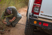 Matthias Gößmann - Reifenpanne in Malawi; 2015