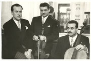 Maestro y dos músicos-- EN EL TEATRO COLÓN DANTE AMICARELLI (PIANISTA), EL MAESTRO, CHELISTA NOMBRE NO RECORDADO (1949)