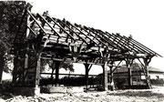 Die "Göplhütte" im Stehrerhof wird errichtet.