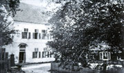 Alte Volksschule und Mesnerhaus in Neukirchen