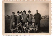 BASKET Cadets 1953. De gauche à droite, en haut M. Grateloup (Directeur de l'École)-Charrié-Bergès-Marcet-Pradel-M. Desrousseau (entraîneur). En bas : Ribeira-P. Delpy-Morandin-L. DELPY;