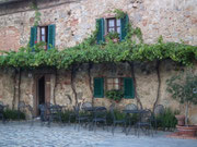 Fotogene Fassade mit echten und unechtem Fenster