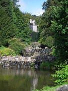 Im Vordergrund ein Fontänen-Reservoir