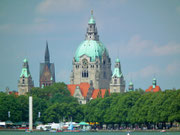 Blick auf den fast 100m hohen Kuppelturm des Neuen Rathauses