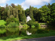 Der Jussowtempel im Bereich der Fontänengärten