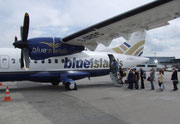 Mit einer lauten Propeller-Maschine der Blue Islands gehts von Zürich los