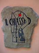 Il Chiasso . . . eine hübsch gemachte, steinerne Kleiderboutique-Tafel