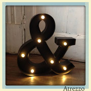 LETRA "&" METAL DECORATIVA CON LUCES MEDIANA  / REF: DEC-025 / 1 UNIDAD/ Medidas: 30 x 30 cms. / Arriendo $10 .000  / Garantía $ 40.000 
