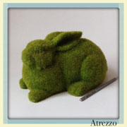 ADORNO CONEJO VERDE PASTO / REF: DEC-037 / 1 UNIDAD/ Medidas: 26 x 18 cms. / Arriendo $ 5.000  / Garantía $ 30.000 